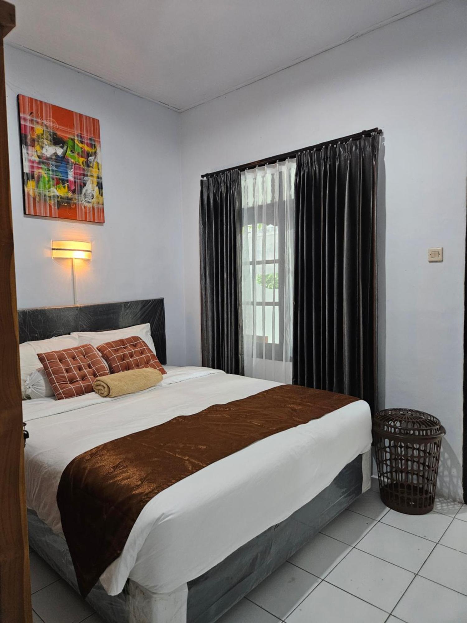Wisma tamu Rumah Kayu Putih