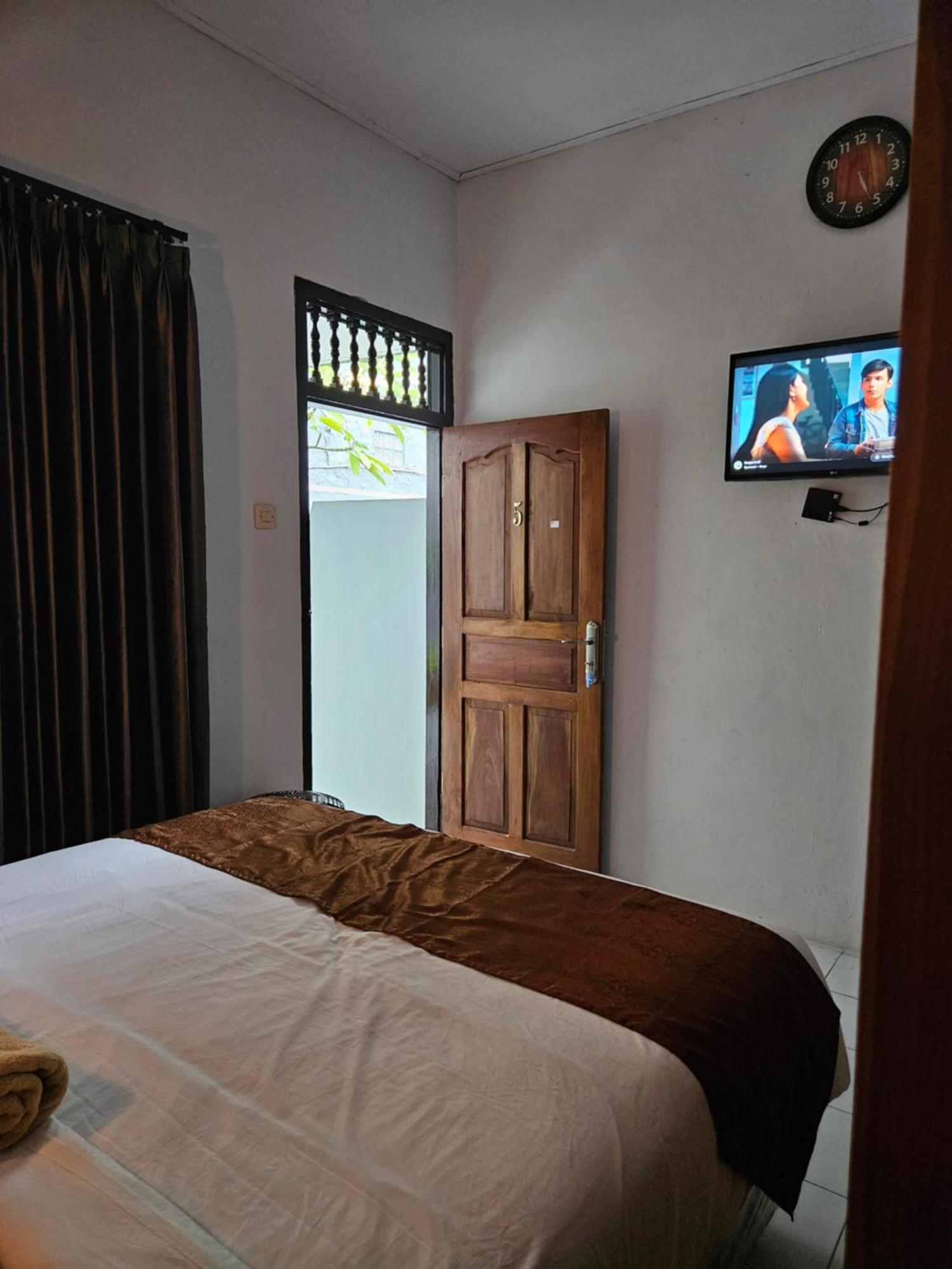 Wisma tamu Rumah Kayu Putih *