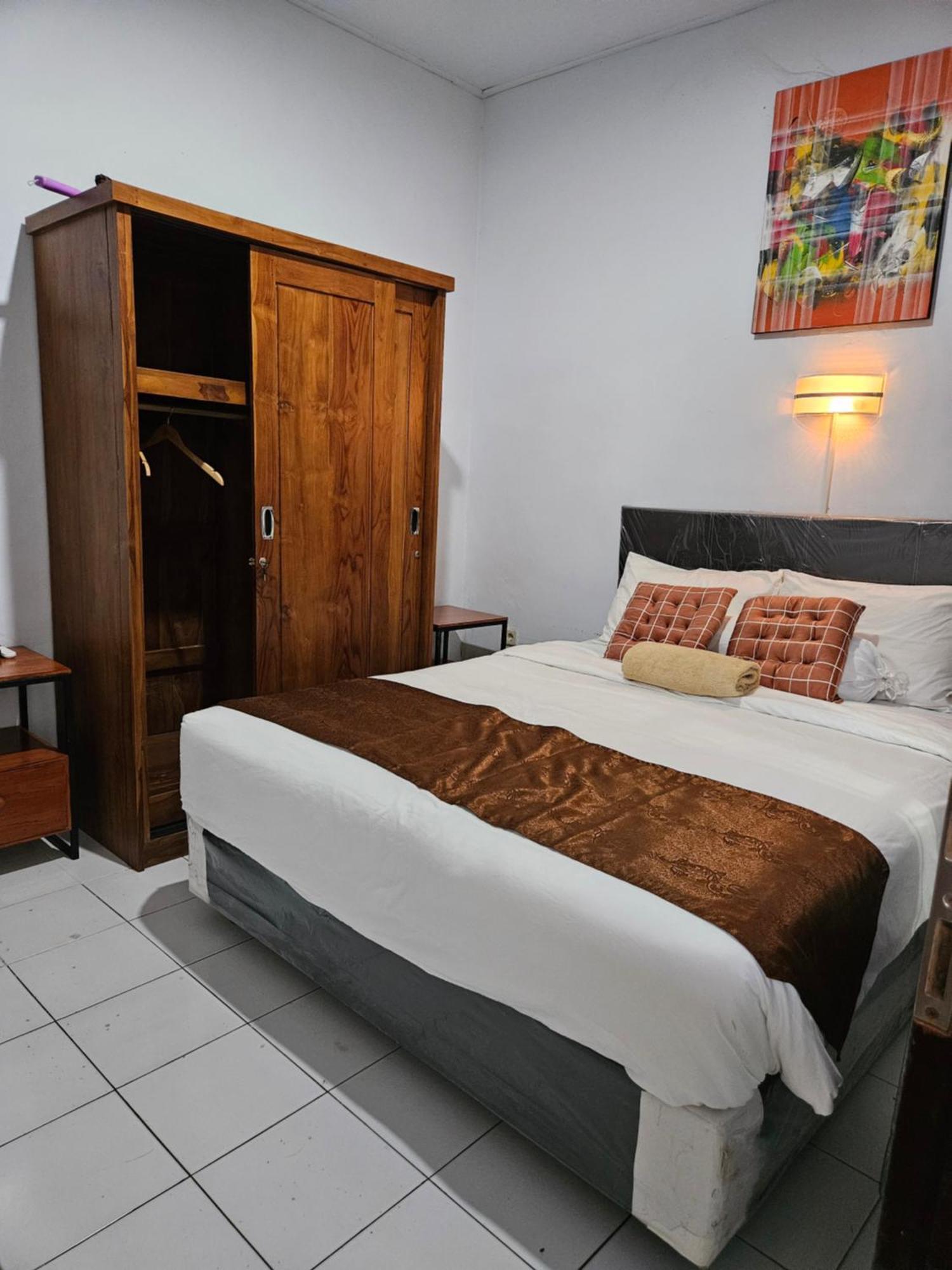 Rumah Kayu Putih Wisma tamu